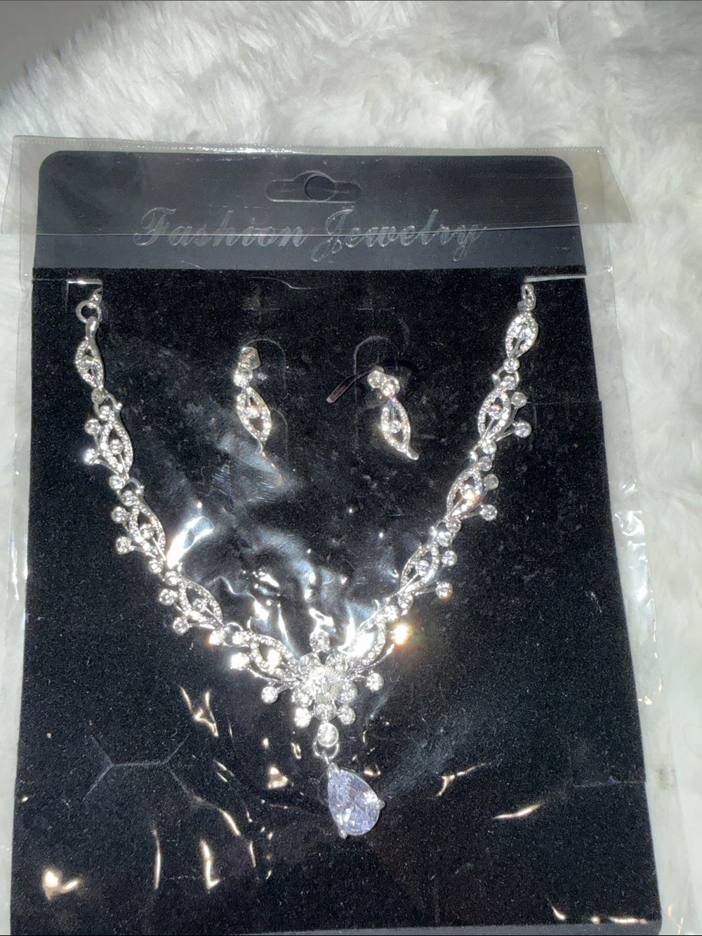 Fashion Jewelry Silver Crystal Teardrop Pendant Necklace with Matching Earrings